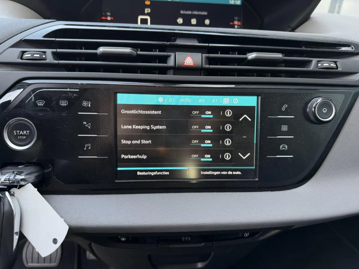 1.2 PureTech Feel EAT8 16"/Trekhaak/Dodehoek/Stoelverwarming/Navigatie/PDC v+a/Camera/Adaptieve cruise/Lane Assist/DAB