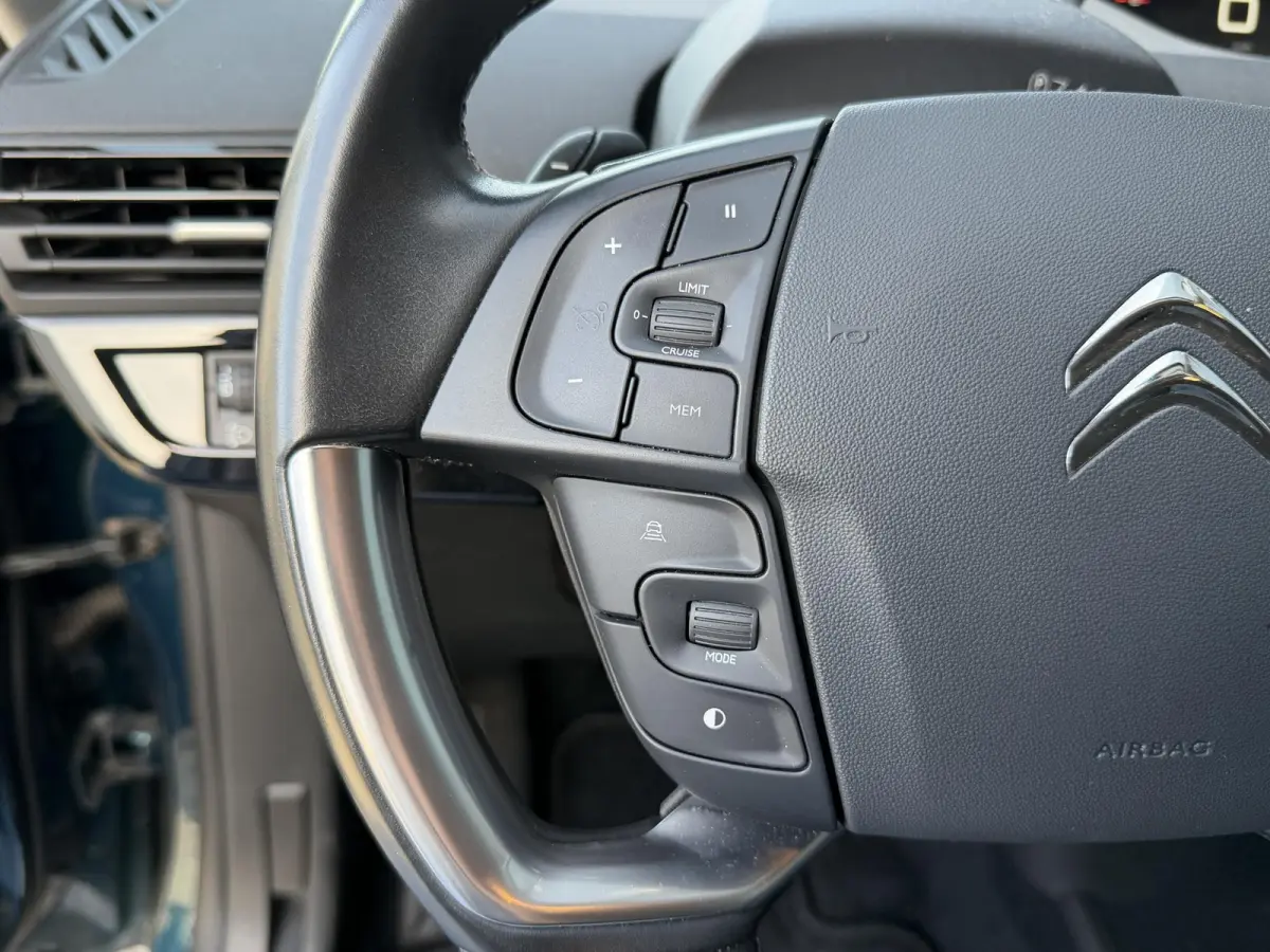 1.2 PureTech Feel EAT8 16"/Trekhaak/Dodehoek/Stoelverwarming/Navigatie/PDC v+a/Camera/Adaptieve cruise/Lane Assist/DAB