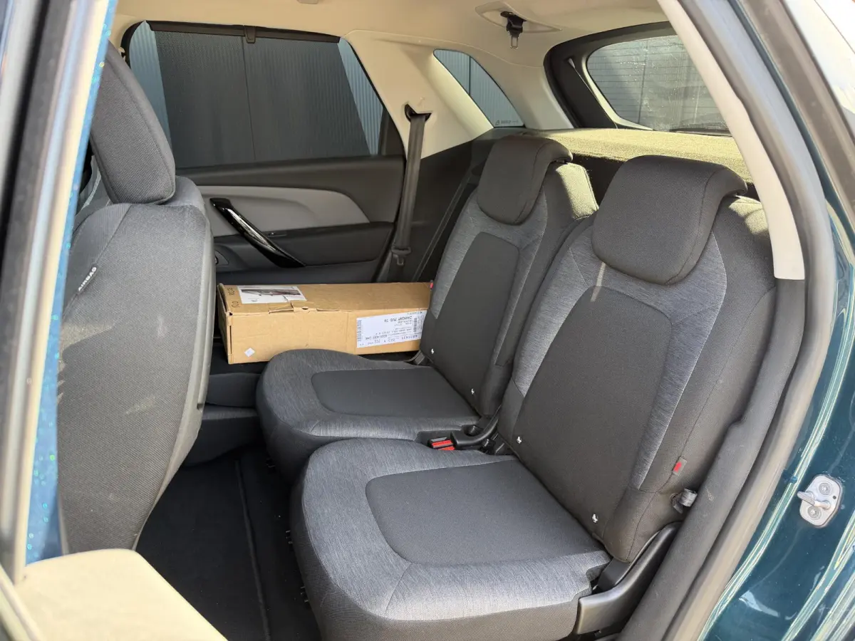 1.2 PureTech Feel EAT8 16"/Trekhaak/Dodehoek/Stoelverwarming/Navigatie/PDC v+a/Camera/Adaptieve cruise/Lane Assist/DAB