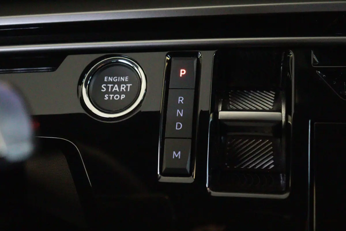 1.2 Hybrid 145 Allure Automaat | 7 PERS | APPCONNECT | CAMERA + PDC | CRUISE | LANE-ASSIST |