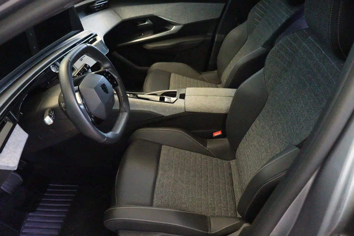 1.2 Hybrid 145 Allure Automaat | 7 PERS | APPCONNECT | CAMERA + PDC | CRUISE | LANE-ASSIST |