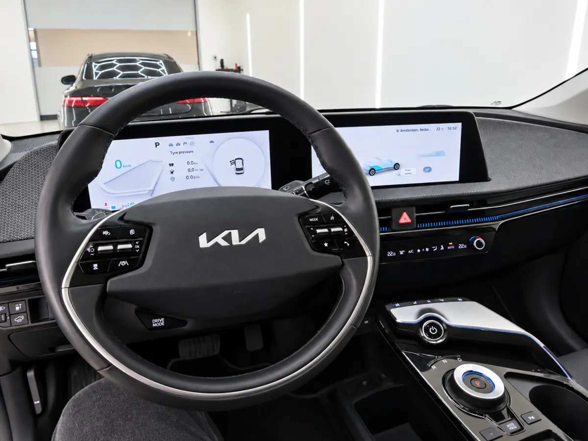 Plus 77.4 kWh | SOH 100 % | Apple Carplay/Android | Cruise control ad | Warmtepomp | Led | NL-auto