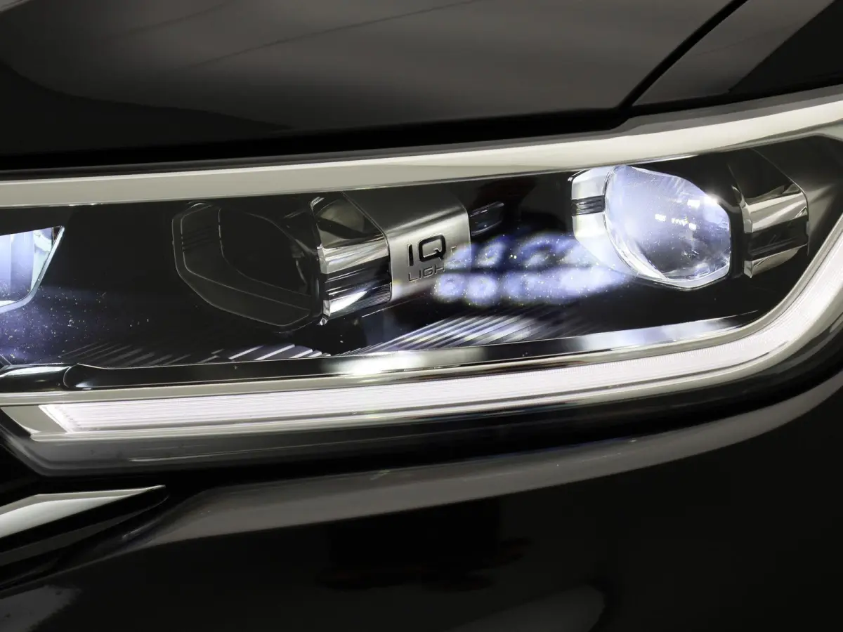 1.5 TSI R-Line Business 150PK | Orgineel Nederlands | Stoelverwarming | LED-Matrix verlichting | Achteruitrijcamera | Climatronic | Digitale Cockpit Pro | 19 Inch Velgen | Keyless | Dodehoek