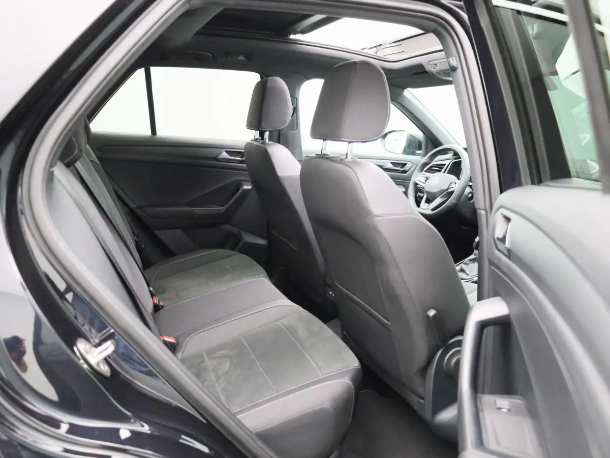 1.5 TSI R-Line Business 150PK | Orgineel Nederlands | Stoelverwarming | LED-Matrix verlichting | Achteruitrijcamera | Climatronic | Digitale Cockpit Pro | 19 Inch Velgen | Keyless | Dodehoek