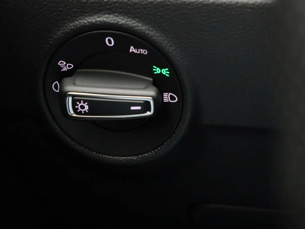 1.5 TSI R-Line Business 150PK | Orgineel Nederlands | Stoelverwarming | LED-Matrix verlichting | Achteruitrijcamera | Climatronic | Digitale Cockpit Pro | 19 Inch Velgen | Keyless | Dodehoek