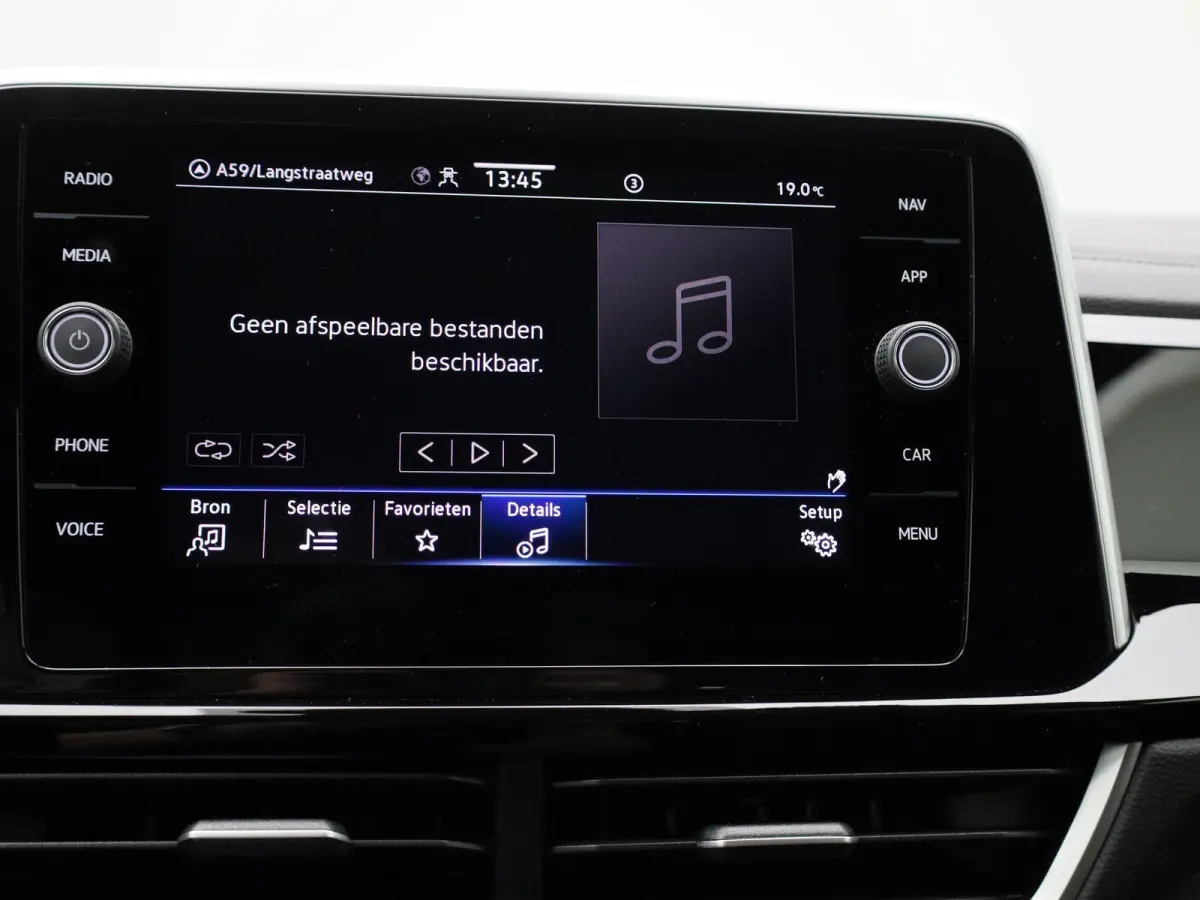 1.5 TSI R-Line Business 150PK | Orgineel Nederlands | Stoelverwarming | LED-Matrix verlichting | Achteruitrijcamera | Climatronic | Digitale Cockpit Pro | 19 Inch Velgen | Keyless | Dodehoek