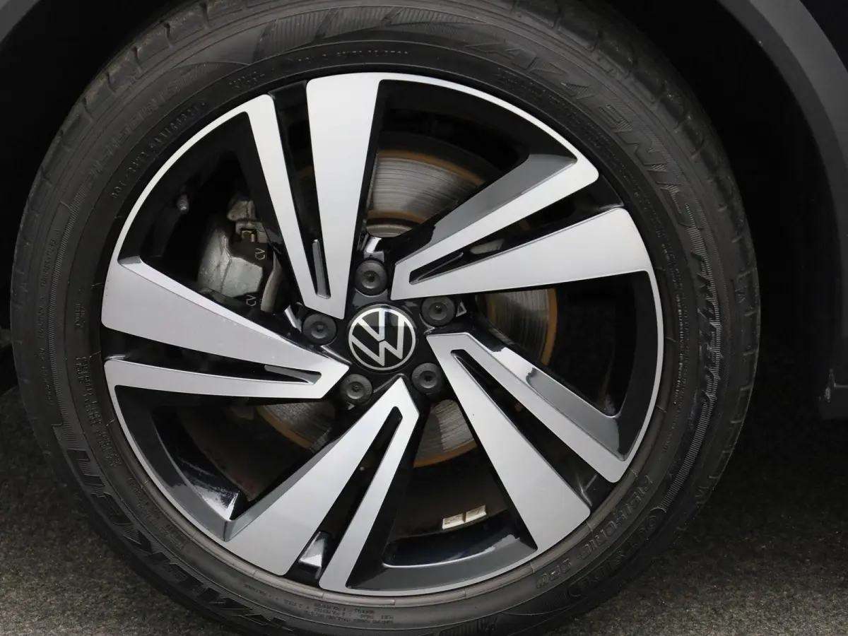 1.5 TSI R-Line Business 150PK | Orgineel Nederlands | Stoelverwarming | LED-Matrix verlichting | Achteruitrijcamera | Climatronic | Digitale Cockpit Pro | 19 Inch Velgen | Keyless | Dodehoek