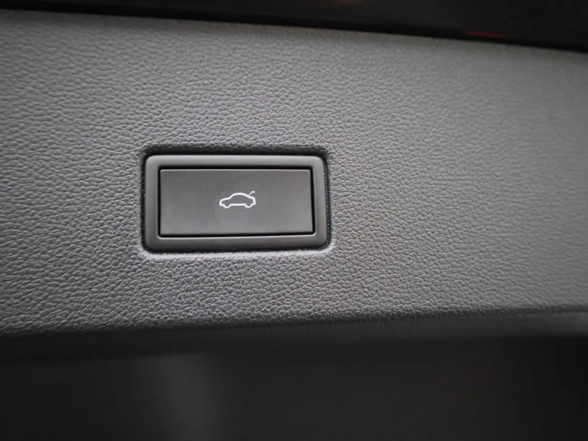 1.5 TSI R-Line Business 150PK | Orgineel Nederlands | Stoelverwarming | LED-Matrix verlichting | Achteruitrijcamera | Climatronic | Digitale Cockpit Pro | 19 Inch Velgen | Keyless | Dodehoek