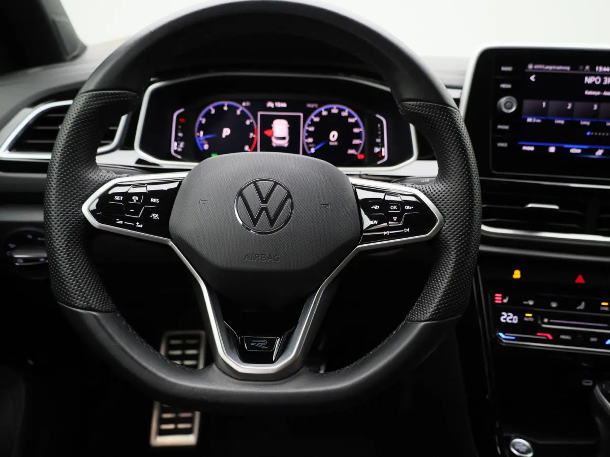 1.5 TSI R-Line Business 150PK | Orgineel Nederlands | Stoelverwarming | LED-Matrix verlichting | Achteruitrijcamera | Climatronic | Digitale Cockpit Pro | 19 Inch Velgen | Keyless | Dodehoek