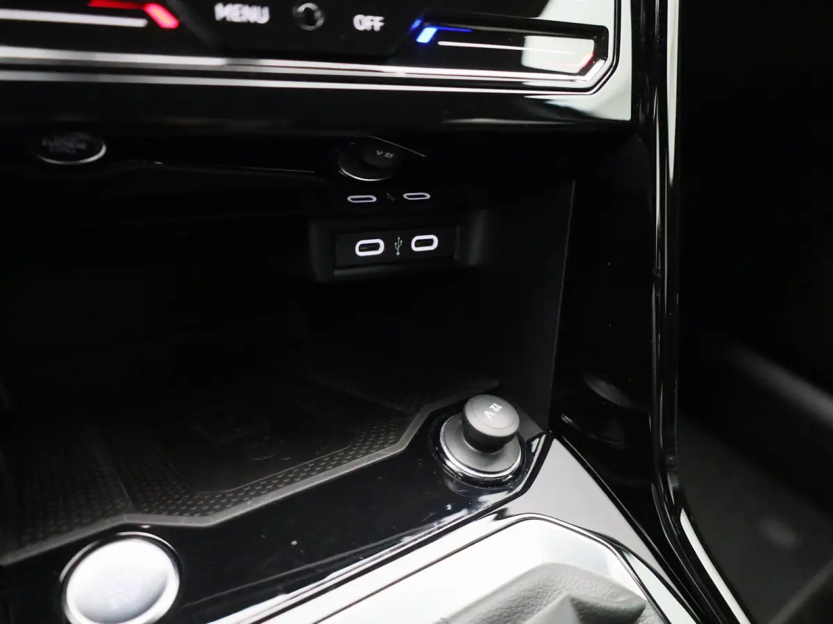 1.5 TSI R-Line Business 150PK | Orgineel Nederlands | Stoelverwarming | LED-Matrix verlichting | Achteruitrijcamera | Climatronic | Digitale Cockpit Pro | 19 Inch Velgen | Keyless | Dodehoek