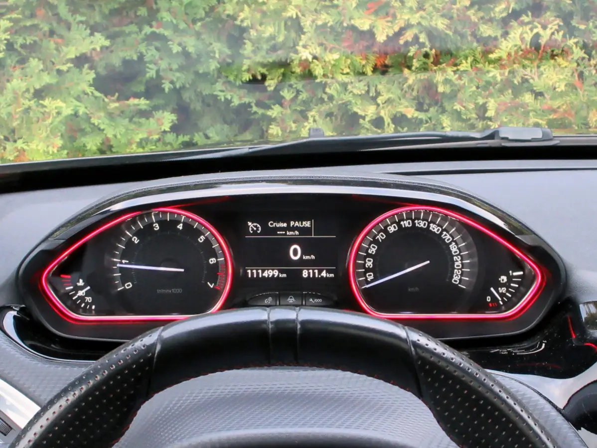 1.2 PureTech GT-line * Navi * Pano * Carplay *