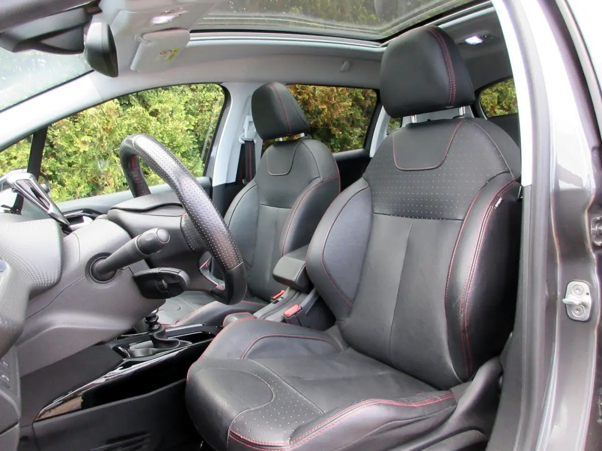 1.2 PureTech GT-line * Navi * Pano * Carplay *