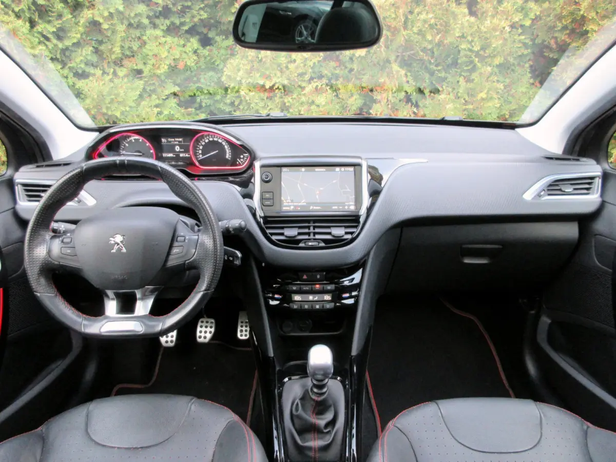 1.2 PureTech GT-line * Navi * Pano * Carplay *