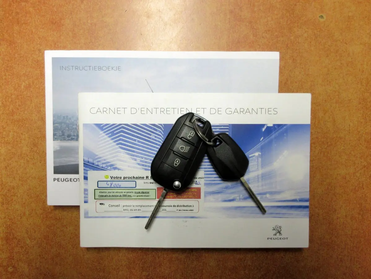 1.2 PureTech GT-line * Navi * Pano * Carplay *