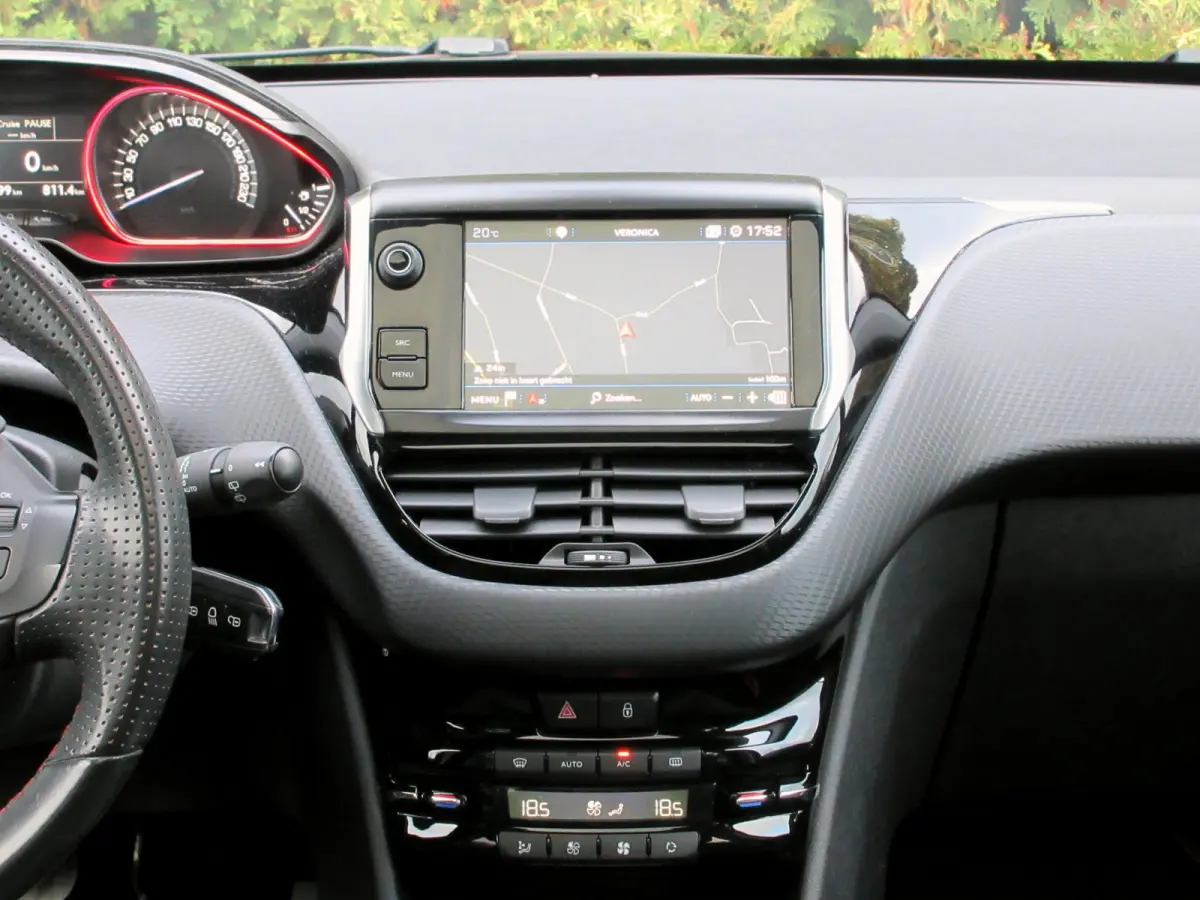 1.2 PureTech GT-line * Navi * Pano * Carplay *