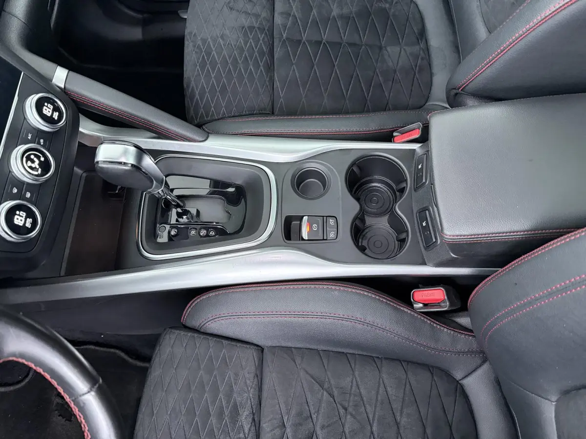 Enery TCe 160 EDV Black Edition | Automaat | Trekhaak | Panoramadak |