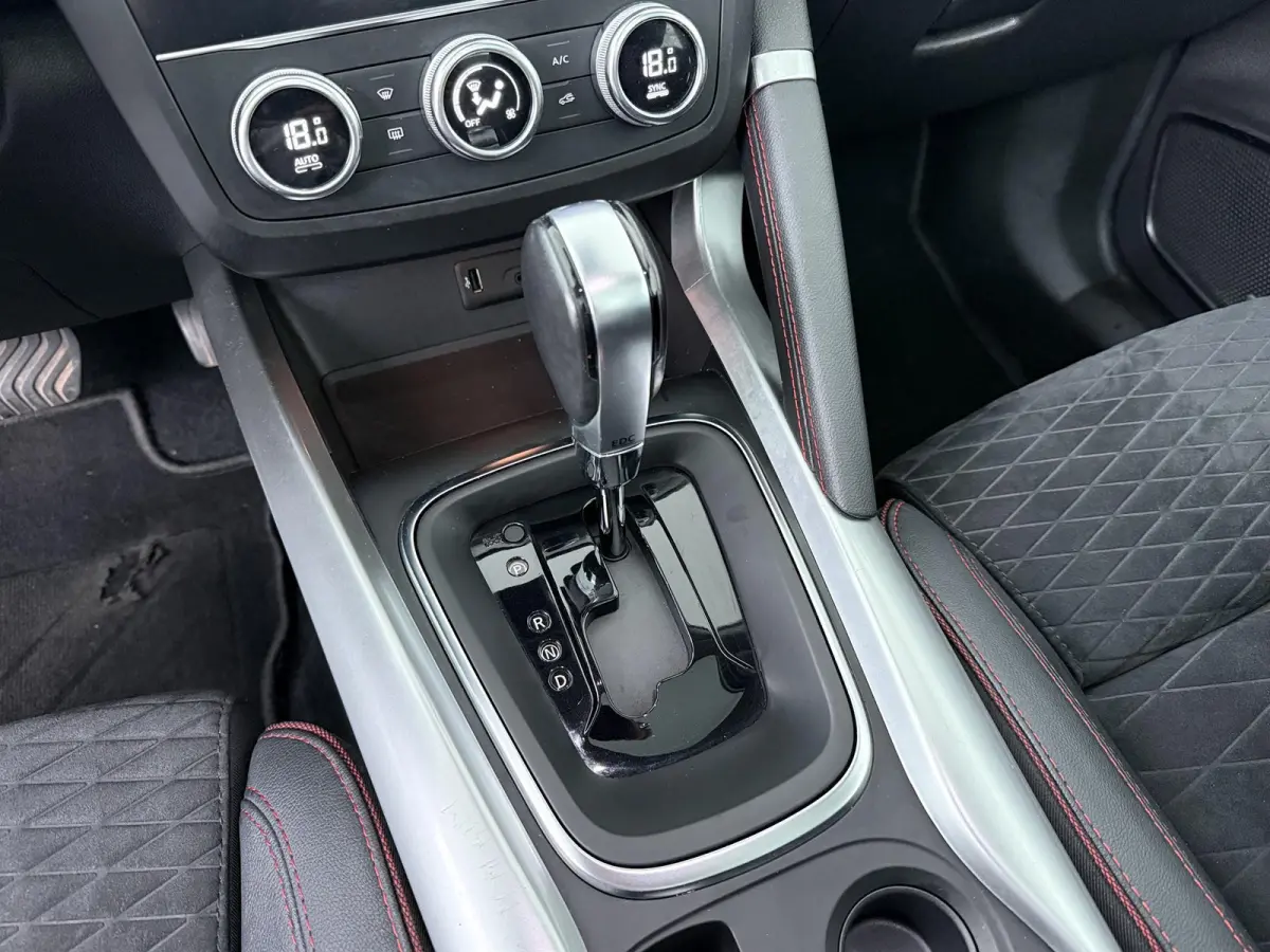 Enery TCe 160 EDV Black Edition | Automaat | Trekhaak | Panoramadak |
