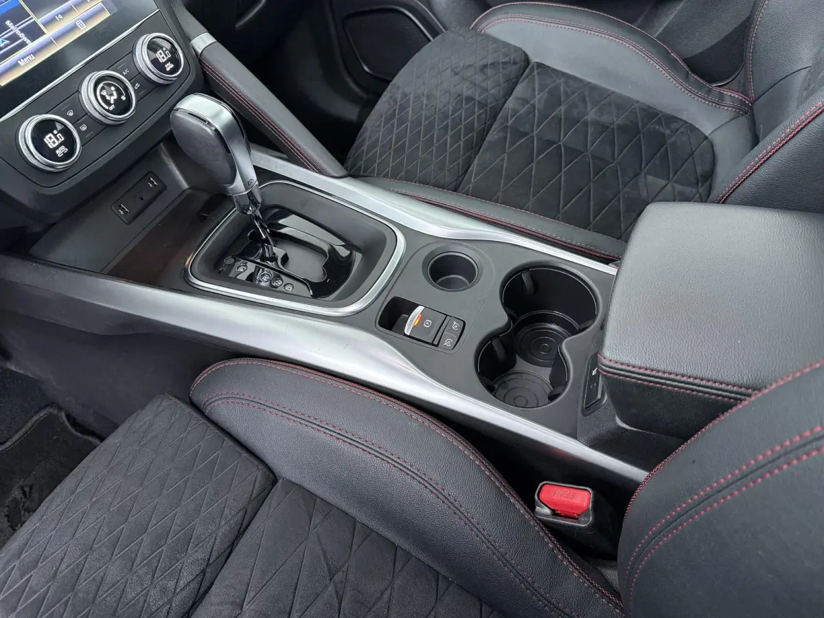 Enery TCe 160 EDV Black Edition | Automaat | Trekhaak | Panoramadak |
