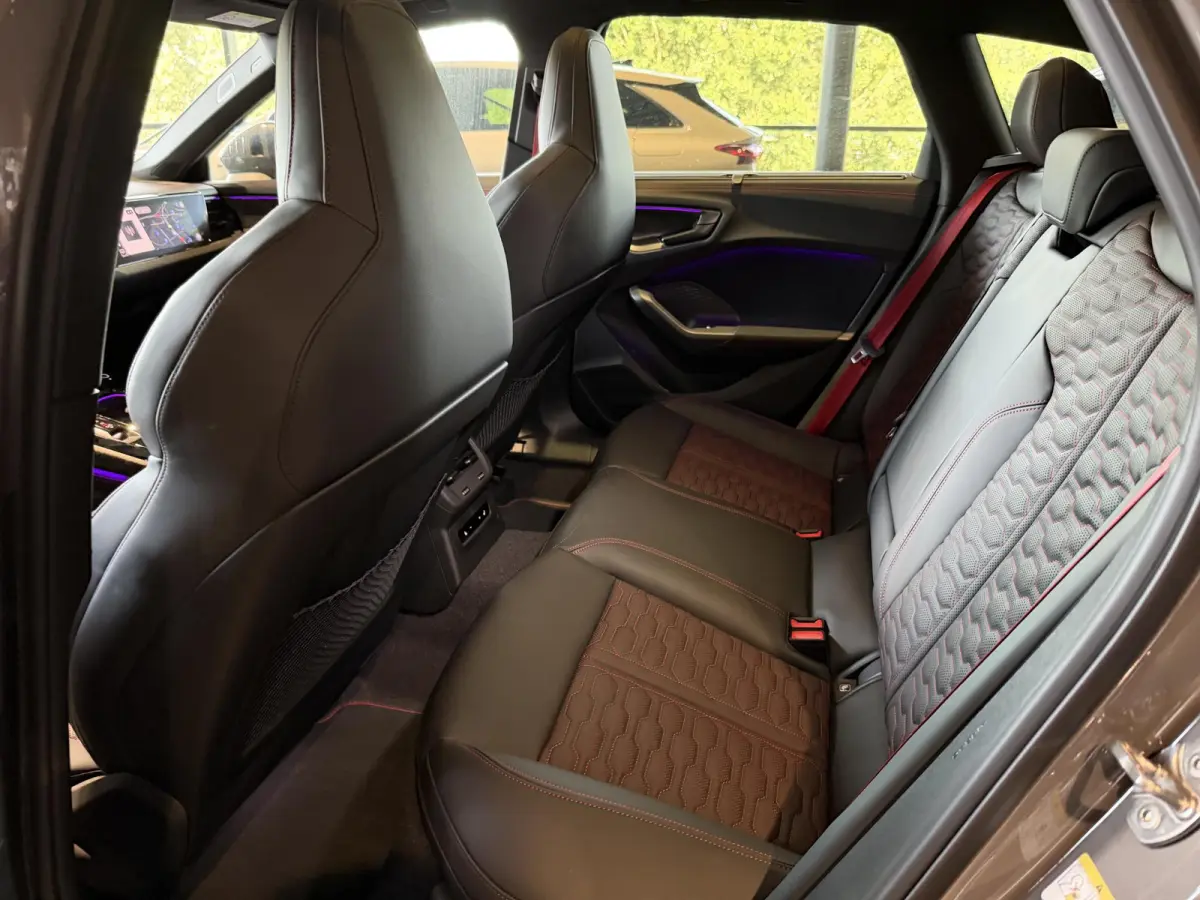 RS5 Avant | TREKHAAK | PANORAMADAK | BIJRIJDERSCHERM | MASSAGE | STOELVENTILATIE | STOELVERWARMING + ACHTER | RS SPORTSTOELEN | ALCANTARA | CARBON | HEAD UP | ADAPTIEVE CRUISE | AMBIENT LIGH