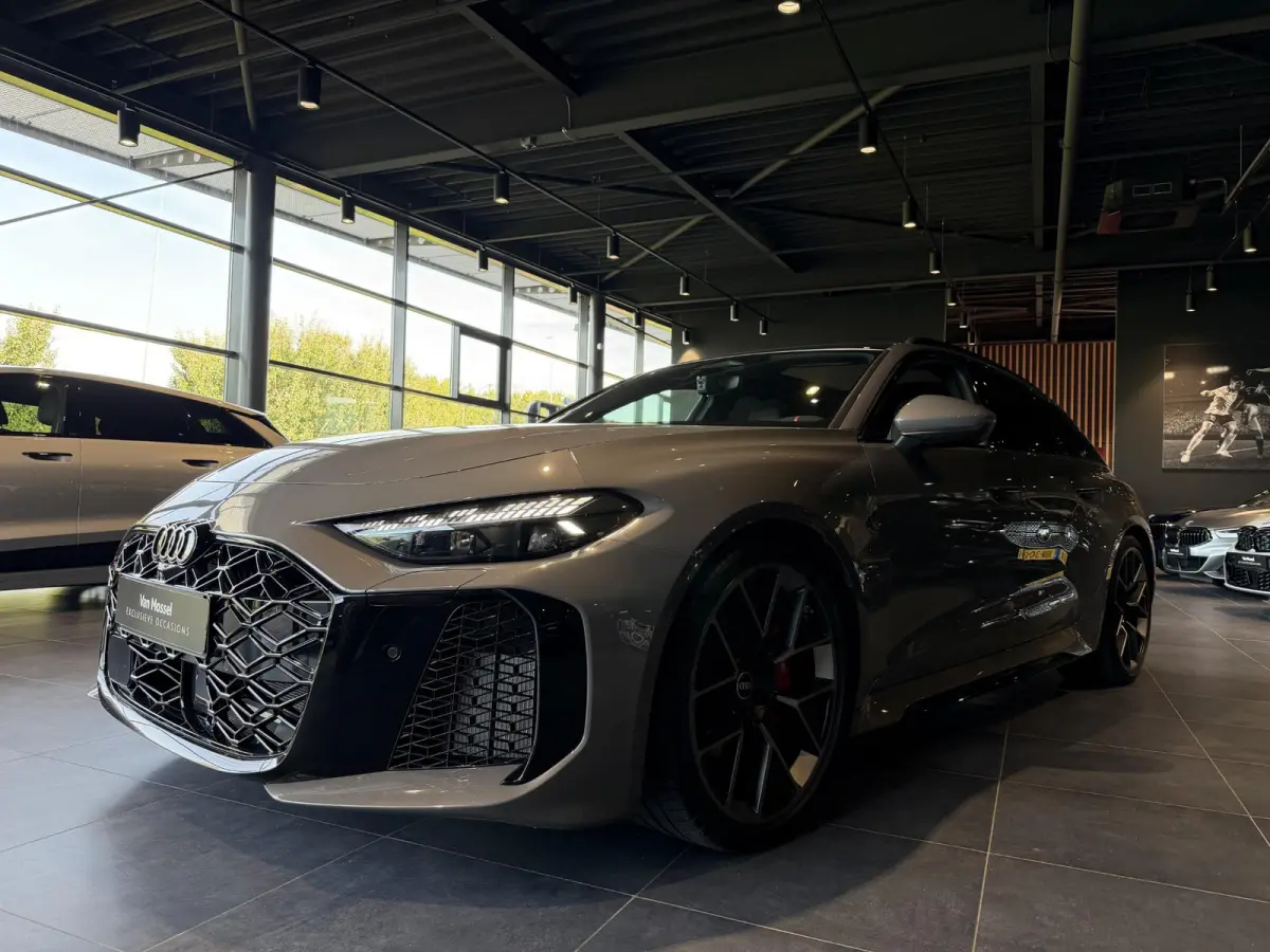 RS5 Avant | TREKHAAK | PANORAMADAK | BIJRIJDERSCHERM | MASSAGE | STOELVENTILATIE | STOELVERWARMING + ACHTER | RS SPORTSTOELEN | ALCANTARA | CARBON | HEAD UP | ADAPTIEVE CRUISE | AMBIENT LIGH