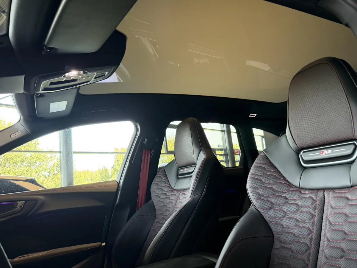 RS5 Avant | TREKHAAK | PANORAMADAK | BIJRIJDERSCHERM | MASSAGE | STOELVENTILATIE | STOELVERWARMING + ACHTER | RS SPORTSTOELEN | ALCANTARA | CARBON | HEAD UP | ADAPTIEVE CRUISE | AMBIENT LIGH