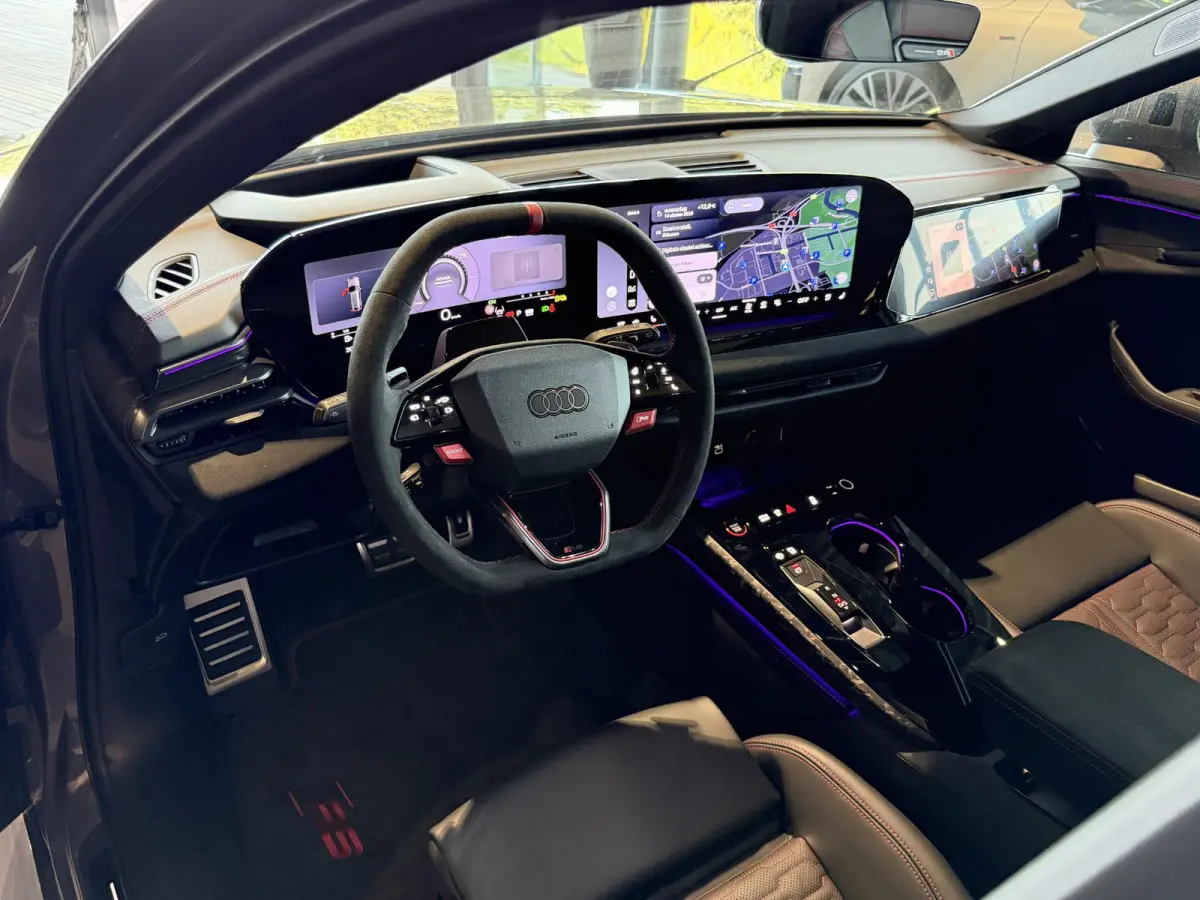 RS5 Avant | TREKHAAK | PANORAMADAK | BIJRIJDERSCHERM | MASSAGE | STOELVENTILATIE | STOELVERWARMING + ACHTER | RS SPORTSTOELEN | ALCANTARA | CARBON | HEAD UP | ADAPTIEVE CRUISE | AMBIENT LIGH