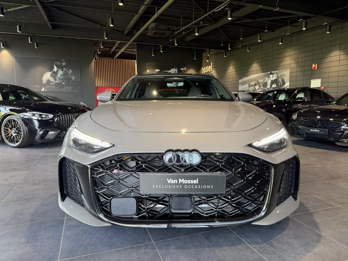 RS5 Avant | TREKHAAK | PANORAMADAK | BIJRIJDERSCHERM | MASSAGE | STOELVENTILATIE | STOELVERWARMING + ACHTER | RS SPORTSTOELEN | ALCANTARA | CARBON | HEAD UP | ADAPTIEVE CRUISE | AMBIENT LIGH