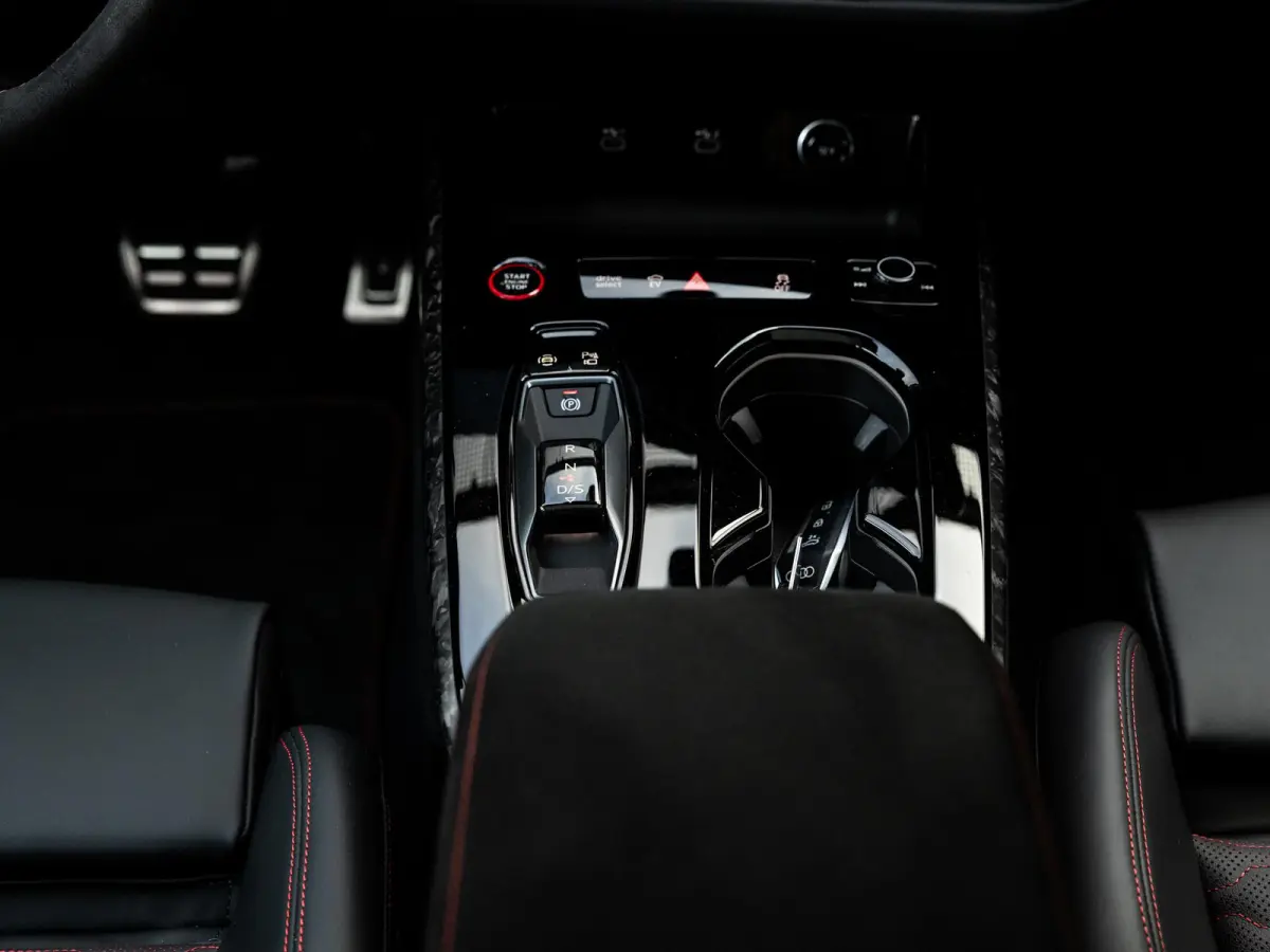 RS5 Avant RS 5 e-hybrid quattro | TREKHAAK | PANORAMADAK | BIJRIJDERSCHERM | MASSAGE | STOELVENTILATIE | STOELVERWARMING + ACHTER | RS SPORTSTOELEN | ALCANTARA | CARBON | HEAD UP | ADAPTIEVE