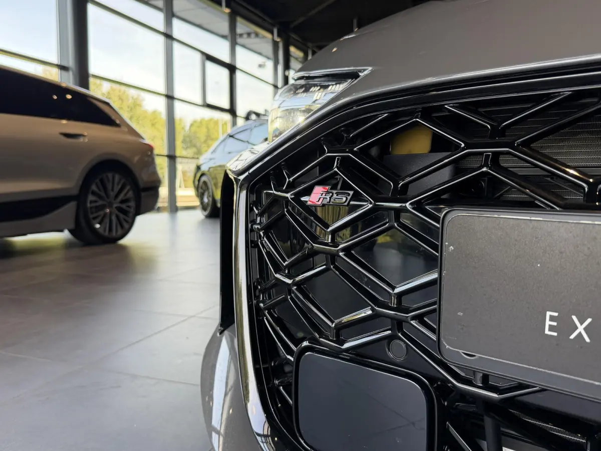 RS5 Avant | TREKHAAK | PANORAMADAK | BIJRIJDERSCHERM | MASSAGE | STOELVENTILATIE | STOELVERWARMING + ACHTER | RS SPORTSTOELEN | ALCANTARA | CARBON | HEAD UP | ADAPTIEVE CRUISE | AMBIENT LIGH