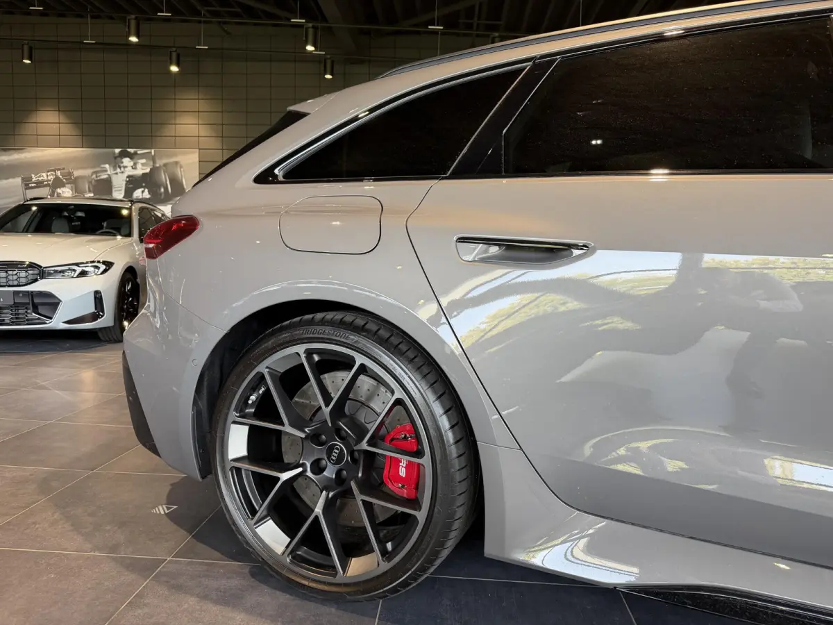 RS5 Avant | TREKHAAK | PANORAMADAK | BIJRIJDERSCHERM | MASSAGE | STOELVENTILATIE | STOELVERWARMING + ACHTER | RS SPORTSTOELEN | ALCANTARA | CARBON | HEAD UP | ADAPTIEVE CRUISE | AMBIENT LIGH