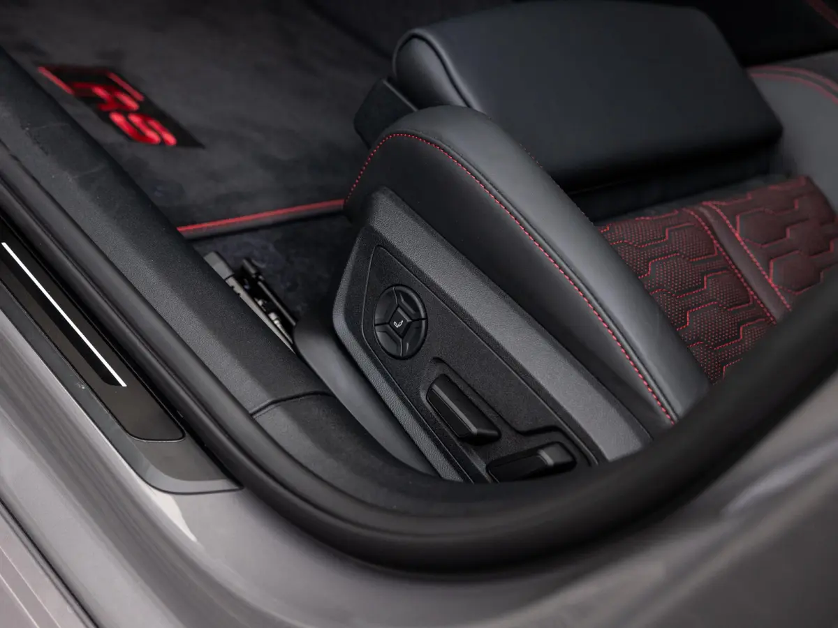 RS5 Avant RS 5 e-hybrid quattro | TREKHAAK | PANORAMADAK | BIJRIJDERSCHERM | MASSAGE | STOELVENTILATIE | STOELVERWARMING + ACHTER | RS SPORTSTOELEN | ALCANTARA | CARBON | HEAD UP | ADAPTIEVE