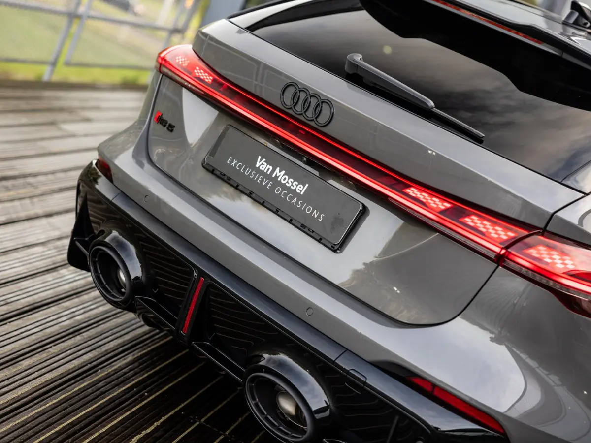 RS5 Avant RS 5 e-hybrid quattro | TREKHAAK | PANORAMADAK | BIJRIJDERSCHERM | MASSAGE | STOELVENTILATIE | STOELVERWARMING + ACHTER | RS SPORTSTOELEN | ALCANTARA | CARBON | HEAD UP | ADAPTIEVE