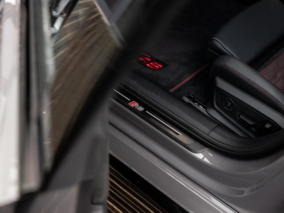 RS5 Avant RS 5 e-hybrid quattro | TREKHAAK | PANORAMADAK | BIJRIJDERSCHERM | MASSAGE | STOELVENTILATIE | STOELVERWARMING + ACHTER | RS SPORTSTOELEN | ALCANTARA | CARBON | HEAD UP | ADAPTIEVE