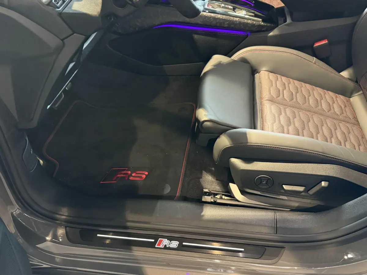 RS5 Avant | TREKHAAK | PANORAMADAK | BIJRIJDERSCHERM | MASSAGE | STOELVENTILATIE | STOELVERWARMING + ACHTER | RS SPORTSTOELEN | ALCANTARA | CARBON | HEAD UP | ADAPTIEVE CRUISE | AMBIENT LIGH