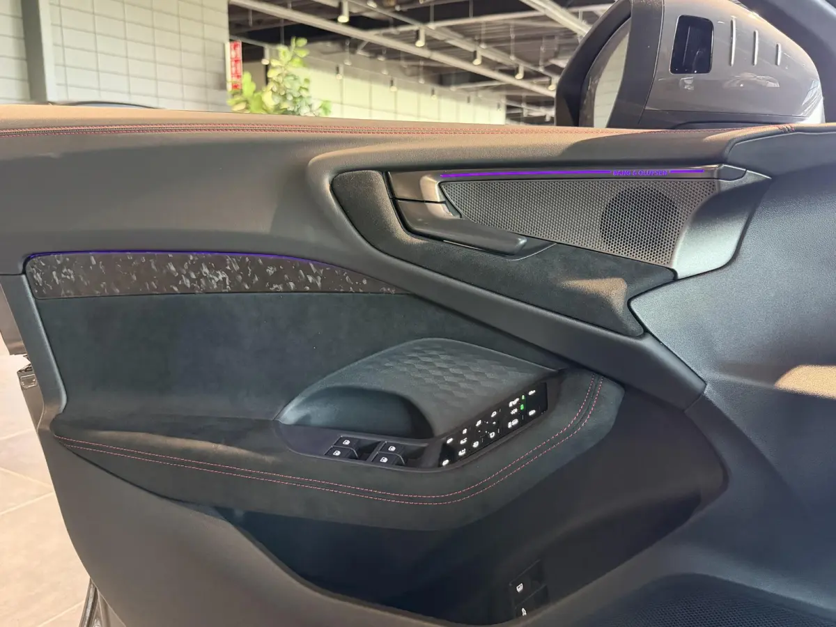 RS5 Avant | TREKHAAK | PANORAMADAK | BIJRIJDERSCHERM | MASSAGE | STOELVENTILATIE | STOELVERWARMING + ACHTER | RS SPORTSTOELEN | ALCANTARA | CARBON | HEAD UP | ADAPTIEVE CRUISE | AMBIENT LIGH
