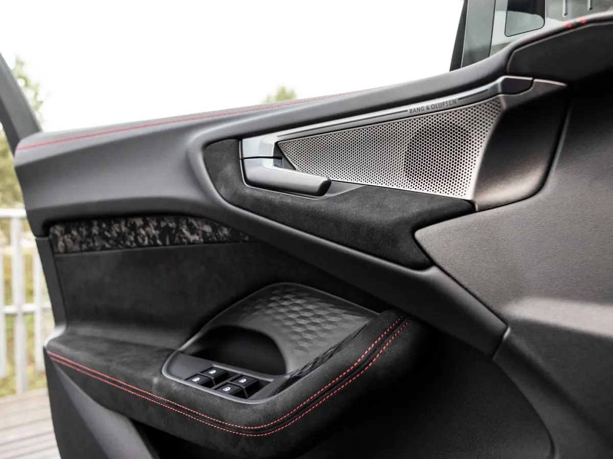 RS5 Avant RS 5 e-hybrid quattro | TREKHAAK | PANORAMADAK | BIJRIJDERSCHERM | MASSAGE | STOELVENTILATIE | STOELVERWARMING + ACHTER | RS SPORTSTOELEN | ALCANTARA | CARBON | HEAD UP | ADAPTIEVE