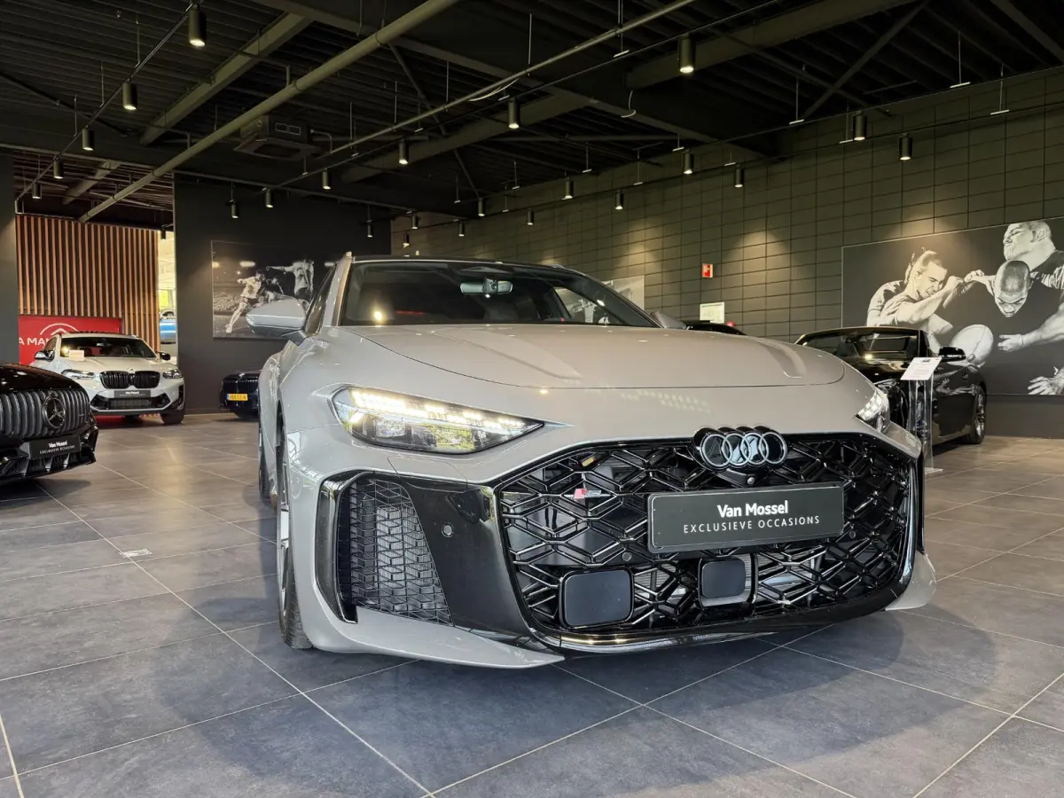 RS5 Avant | TREKHAAK | PANORAMADAK | BIJRIJDERSCHERM | MASSAGE | STOELVENTILATIE | STOELVERWARMING + ACHTER | RS SPORTSTOELEN | ALCANTARA | CARBON | HEAD UP | ADAPTIEVE CRUISE | AMBIENT LIGH