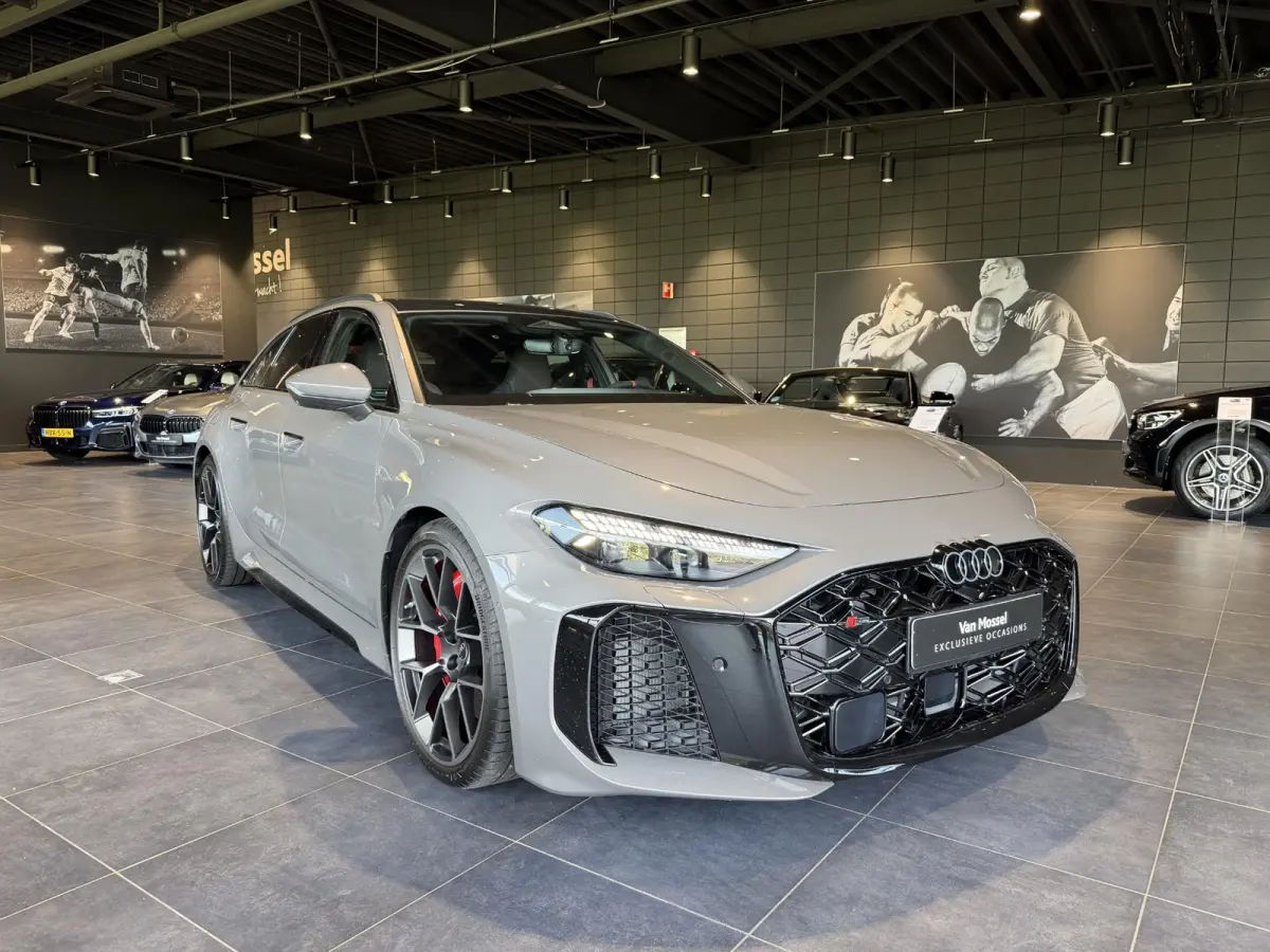 RS5 Avant | TREKHAAK | PANORAMADAK | BIJRIJDERSCHERM | MASSAGE | STOELVENTILATIE | STOELVERWARMING + ACHTER | RS SPORTSTOELEN | ALCANTARA | CARBON | HEAD UP | ADAPTIEVE CRUISE | AMBIENT LIGH