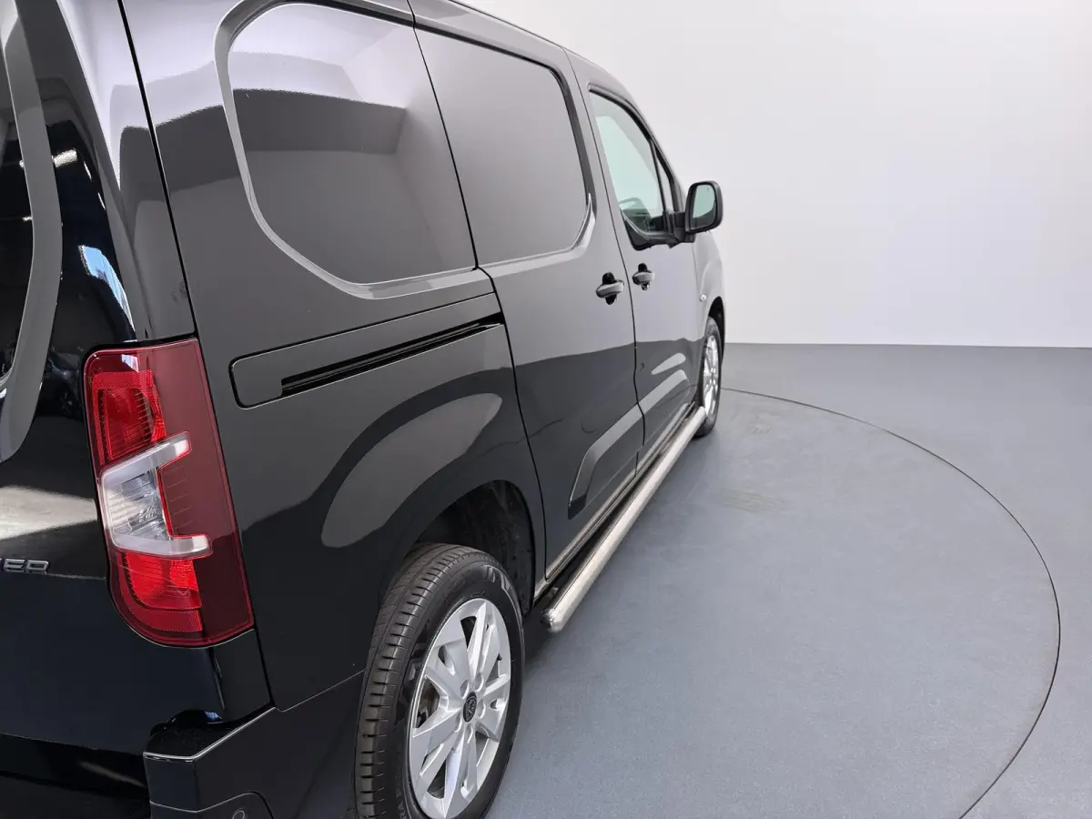 1.5 BlueHDi 130 S&S L1 | Pack Comfort Connect | Pack Look | Lichtmetalen velgen | 3-persoons |