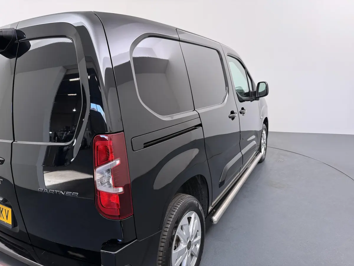 1.5 BlueHDi 130 S&S L1 | Pack Comfort Connect | Pack Look | Lichtmetalen velgen | 3-persoons |