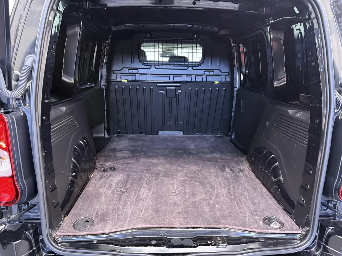 1.5 BlueHDi 130 S&S L1 | Pack Comfort Connect | Pack Look | Lichtmetalen velgen | 3-persoons |