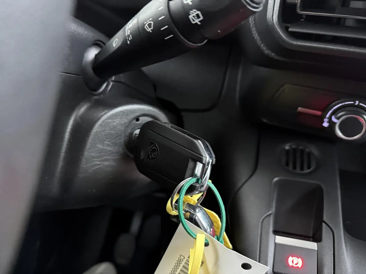 1.5 BlueHDi 130 S&S L1 | Pack Comfort Connect | Pack Look | Lichtmetalen velgen | 3-persoons |
