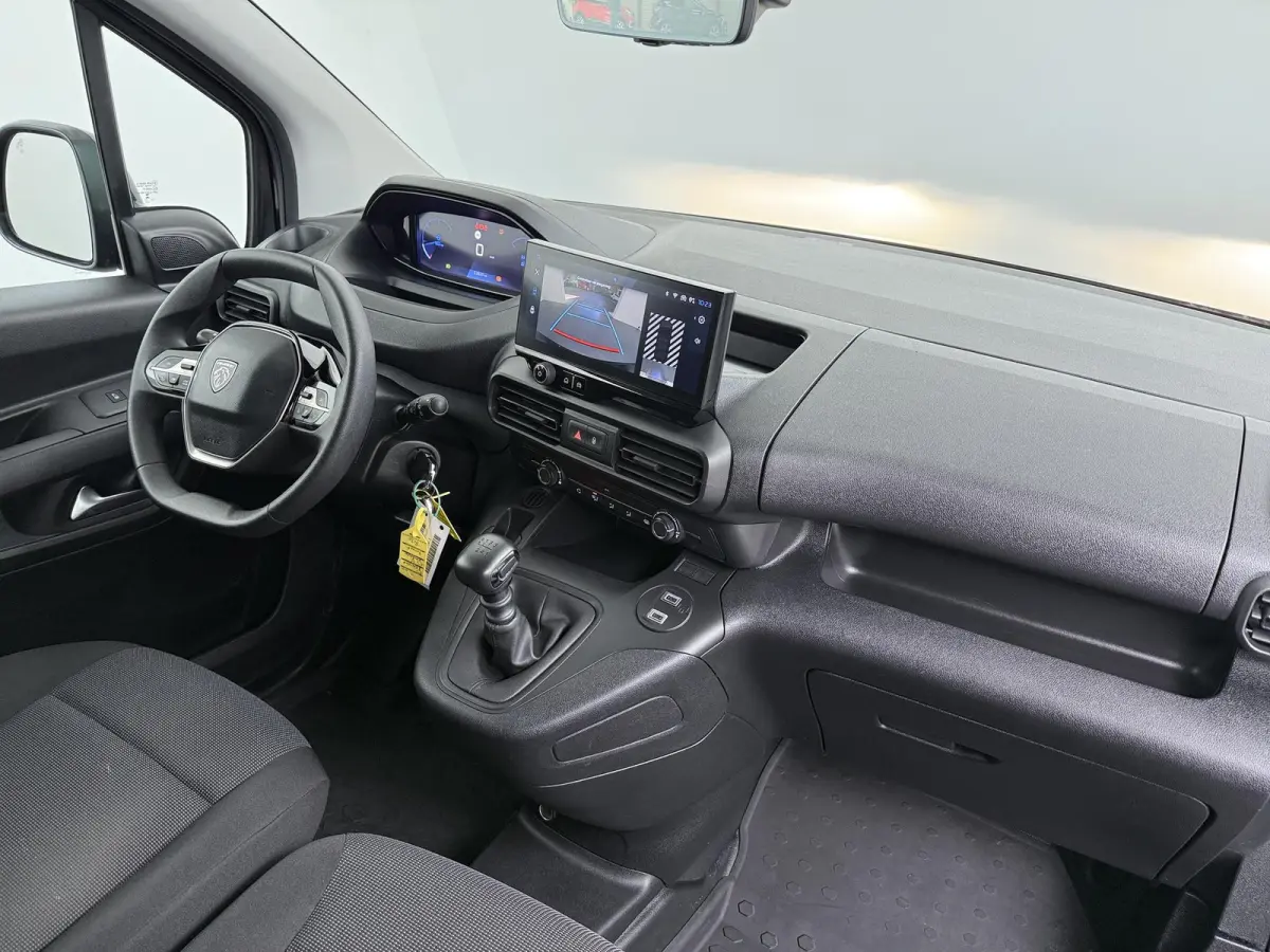 1.5 BlueHDi 130 S&S L1 | Pack Comfort Connect | Pack Look | Lichtmetalen velgen | 3-persoons |