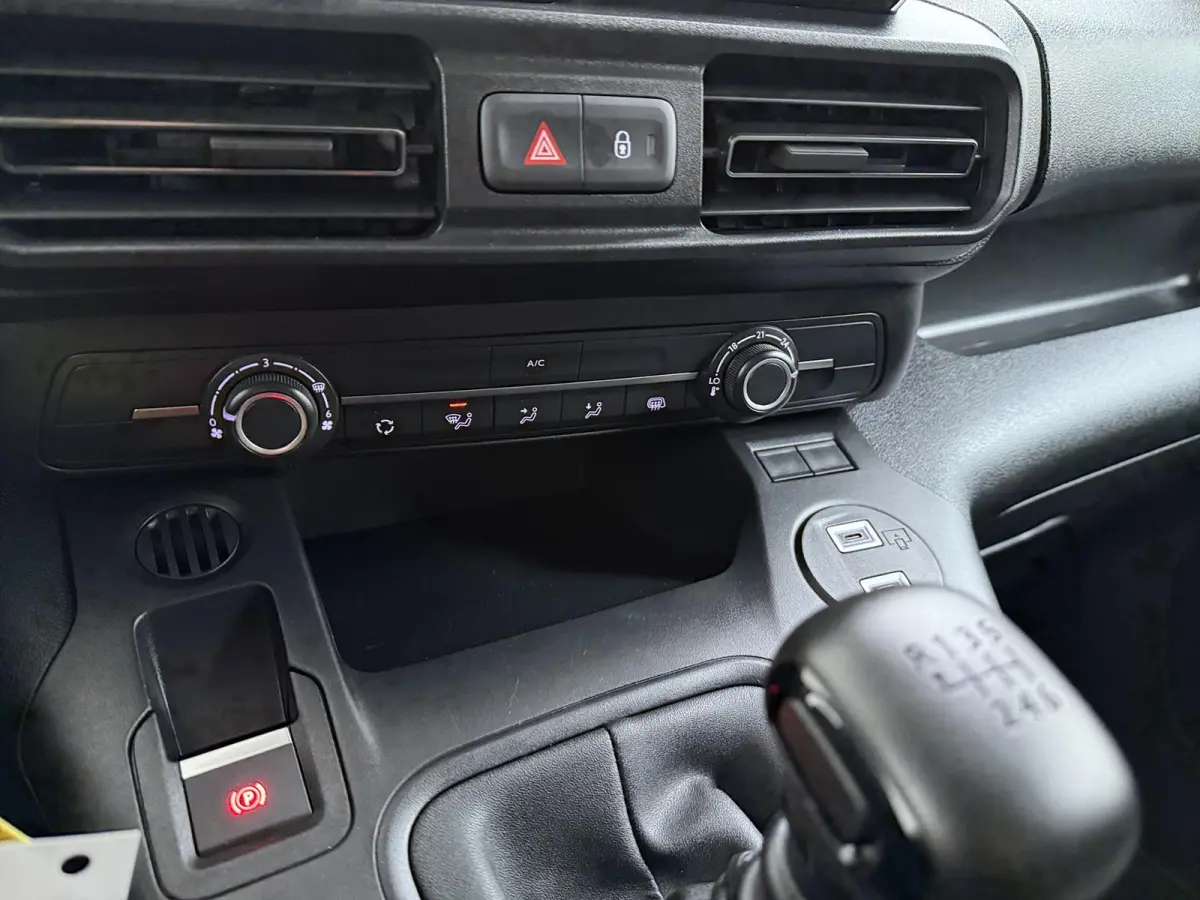1.5 BlueHDi 130 S&S L1 | Pack Comfort Connect | Pack Look | Lichtmetalen velgen | 3-persoons |