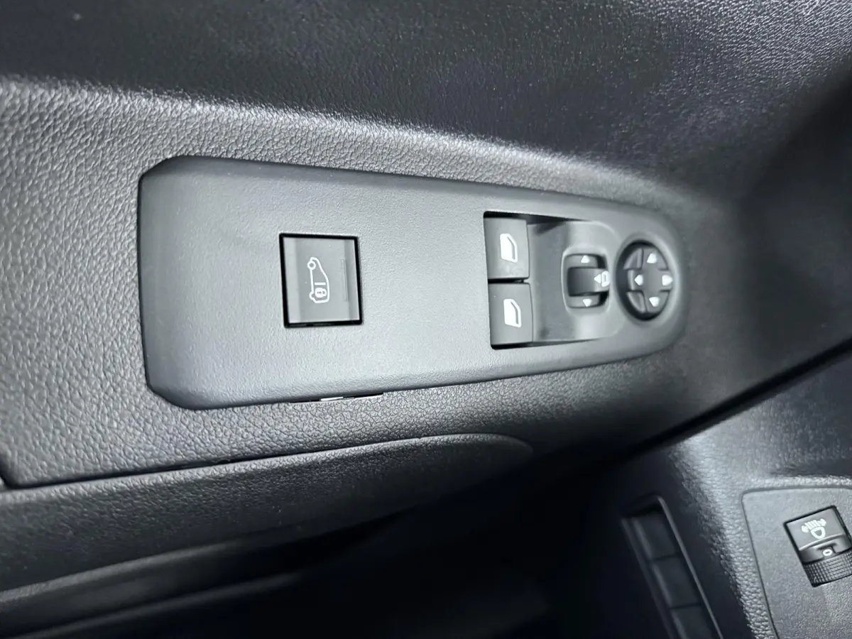 1.5 BlueHDi 130 S&S L1 | Pack Comfort Connect | Pack Look | Lichtmetalen velgen | 3-persoons |