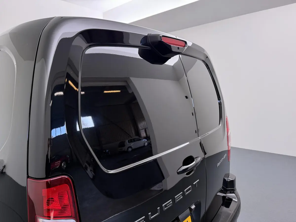 1.5 BlueHDi 130 S&S L1 | Pack Comfort Connect | Pack Look | Lichtmetalen velgen | 3-persoons |