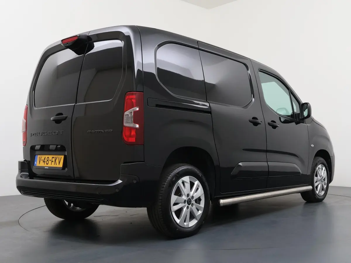1.5 BlueHDi 130 S&S L1 | Pack Comfort Connect | Pack Look | Lichtmetalen velgen | 3-persoons |