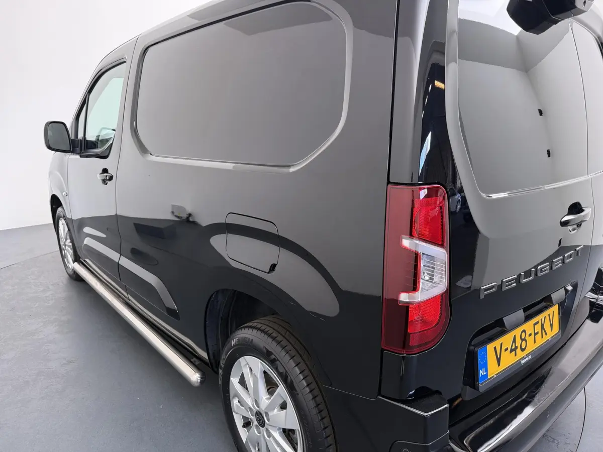 1.5 BlueHDi 130 S&S L1 | Pack Comfort Connect | Pack Look | Lichtmetalen velgen | 3-persoons |