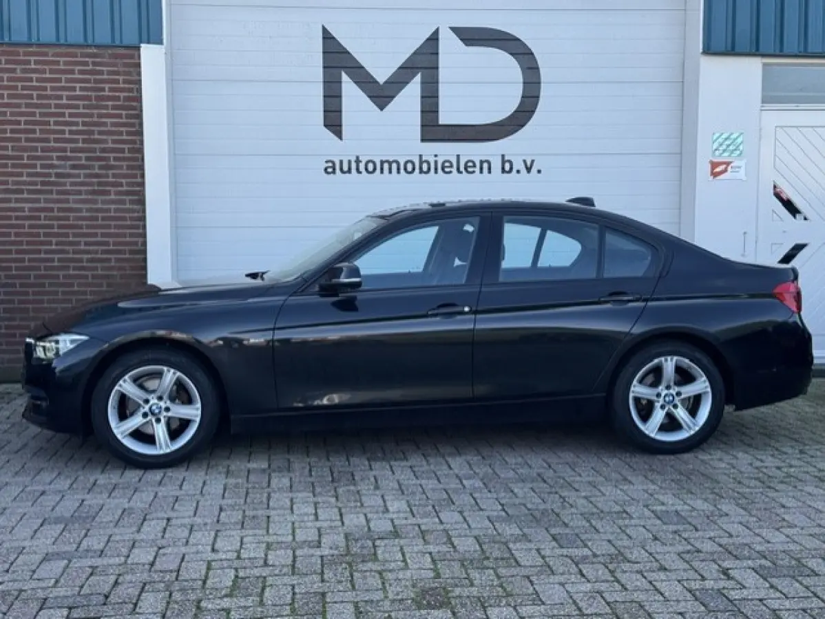320i Luxury SPORT - Dealer onderhouden - LED