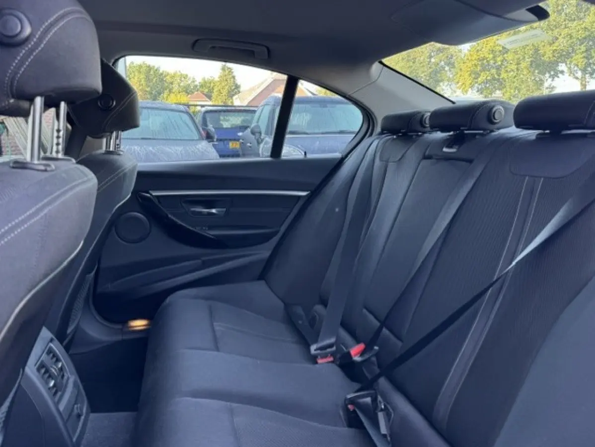 320i Luxury SPORT - Dealer onderhouden - LED
